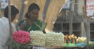 jázminfüzér-árus nő